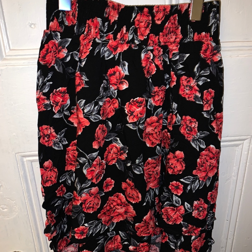 ‼️Torrid NWT size 1 floral skirt 0025